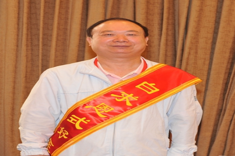 为民造福为党树碑做白求恩式好医生——武警新疆总队医院庄仕华先进事迹